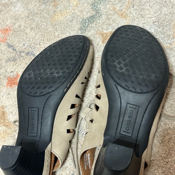 Cobb Hill by New Balance Women's Tan Lace-Up Sandals - Picture 3 of 9